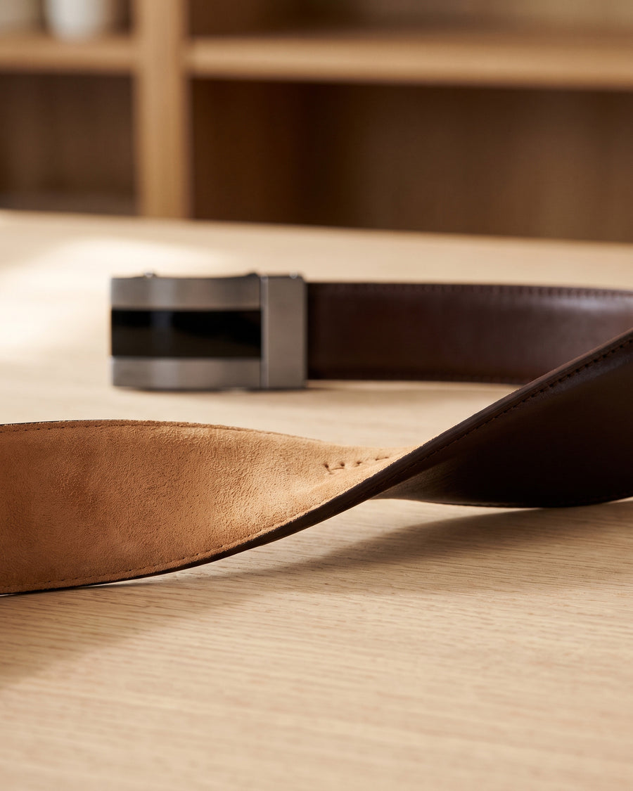 Harrow automatic Italian leather belt, gun metal buckle with black stripe, brown strap – full-grain nubuck lining close-up